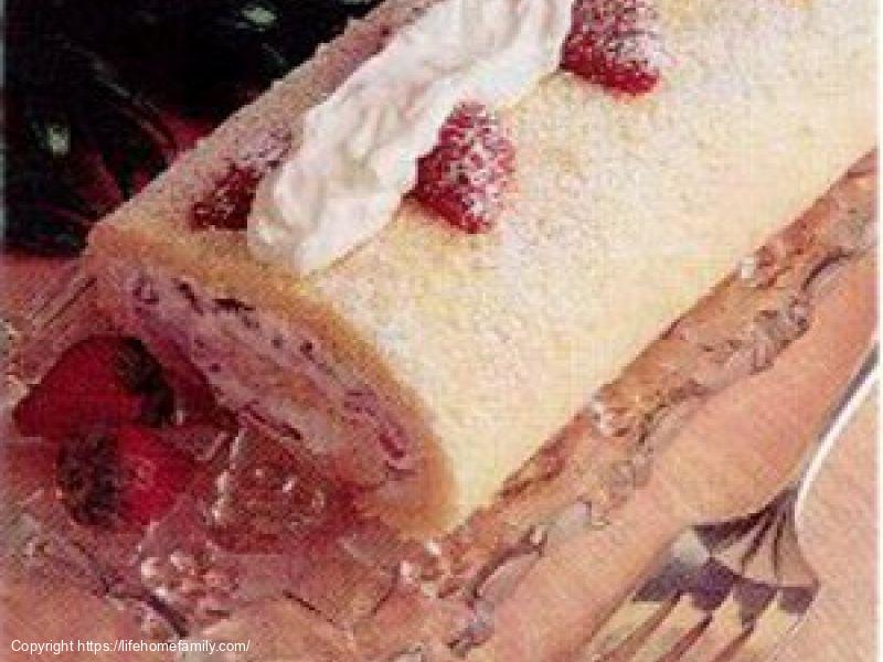 Strawberry Cream Cake Roll