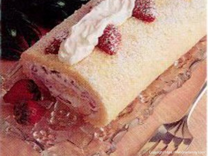 Strawberry Cream Cake Roll